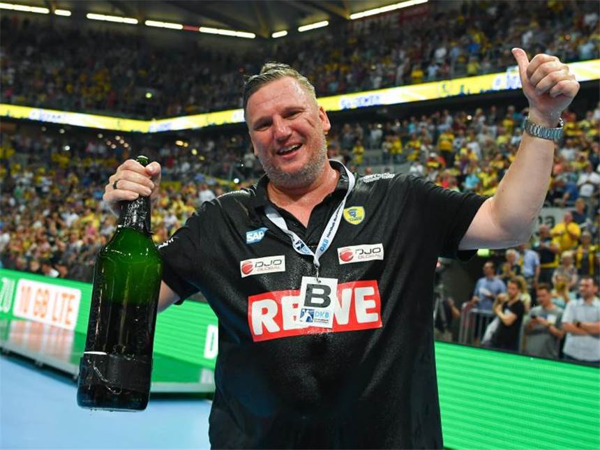 Ein ganz spezieller Däne: Löwen-Erfolgscoach Jacobsen Der Trainer der Rhein-Neckar Löwen, Nikolaj Jacobsen, feiert die deutsche Meisterschaft. Foto: Uwe Anspach