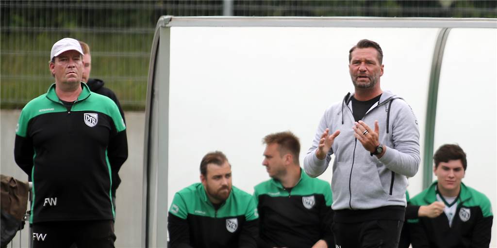 Westfalenliga-Transferknaller sagt Sölde trotz Zusage ab, anderer Dortmunder Klub profitiert Der Trainer des VfR Sölde, Marco Nagel (r.), muss trotz Zusage auf einen echten Transfercoup verzichten.