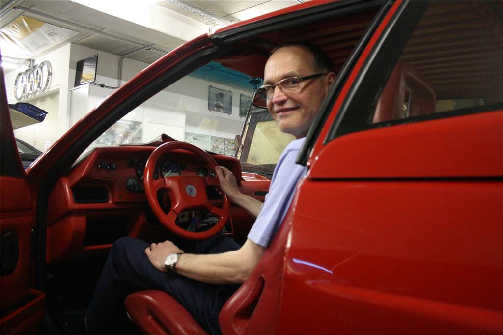 Der Treser Audi quattro Roadster ist wegen der knallroten Innenausstattung und des Geruchs nach altem Leder einer von Thomas Höings Lieblingswagen.