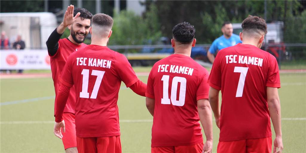 Transfer-Kracher: Königsborner SV schnappt sich trotz Zusage den Top-Spieler des TSC Kamen Der TSC Kamen steigt aus der Bezirksliga in die Kreisliga A ab - das steht fest. Auch aufgrund dessen verlässt nun ein weiterer Leistungsträger den Verein.