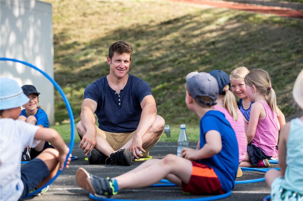 Der Corona-Sonderpreis: Stimmt für Eure Vereine ab Der TSC lud Olympiasieger Matthias Steiner ein, der Kindern etwas von gesunder Ernährung erzählte.