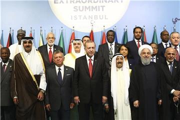 Der türkische Präsident Erdogan (M) zusammen mit Staatschefs mehrerer islamischer Staaten. Foto: Pool Presidential Press Service/AP