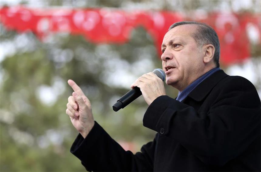 Erdogan: "Türken in Europa sollen fünf Kinder kriegen" Der türkische Präsident Recep Tayyip Erdogan spricht am 17.03.2017 in Eskisehir (Türkei) auf einer Wahlkampfveranstaltung. (zu dpa «Zitat: Erdogans Appell an Türken in Europa» vom 17.03.2017) Foto: Murat Cetinmuhurdar/Pool Presidential Press Service / AP/dpa +++(c) dpa - Bildfunk+++ |
