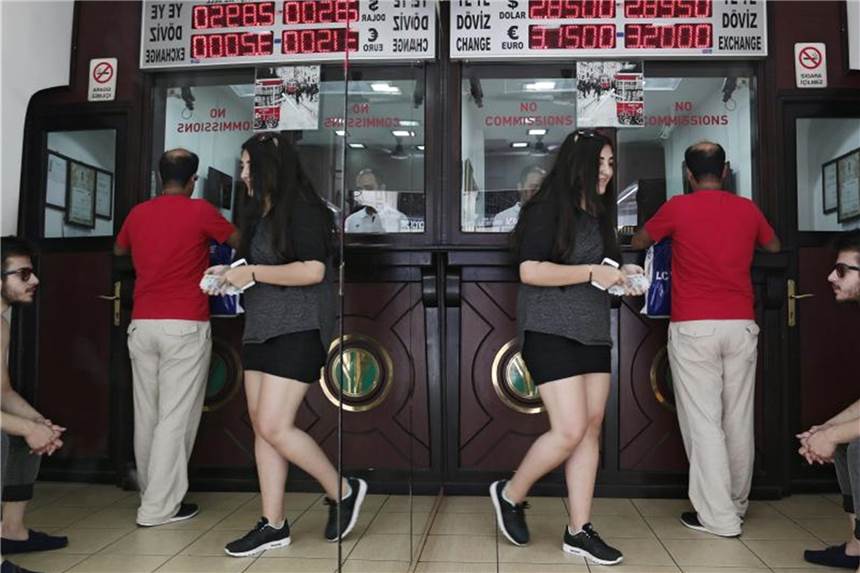 Erdogan: Lira-Verfall durch „Wirtschaftskrieg“ mit Westen Der türkische Staatspräsident Erdogan macht den Westen für den Kursverfall der Lira verantwortlich. Foto: Sedat Suna/EPA/Archiv