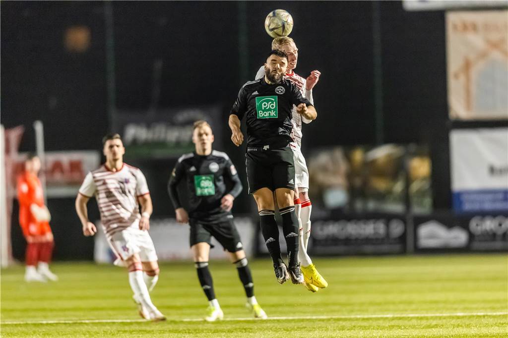 Der TuS Bövinghausen und der ASC 09 Dortmund lieferten sich ein packendes Derby, das der TuS am Ende klar für sich entschied.