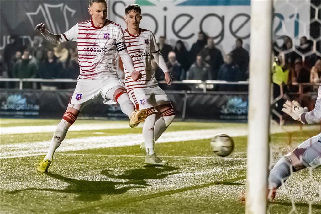 Der TuS Bövinghausen und der ASC 09 Dortmund lieferten sich ein packendes Derby, das der TuS am Ende klar für sich entschied.