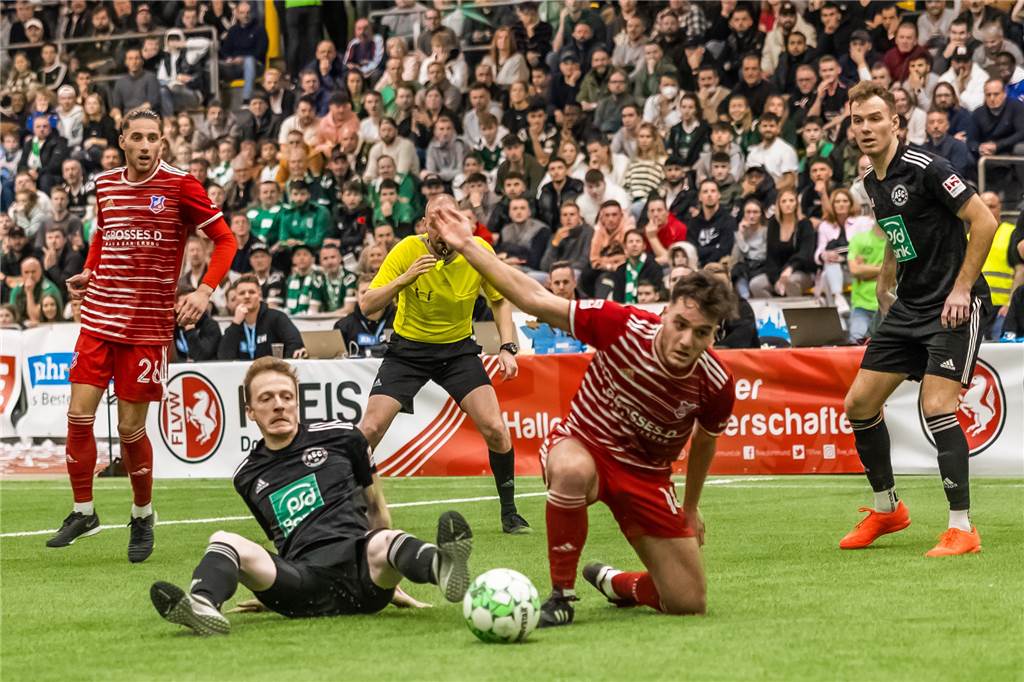 Ajhan Dzaferoski bricht Schweigen: Bövinghausen-Boss spricht über Steuervorwürfe und Hausverbot Der TuS Bövinghausen verlor den Halbfinal-Thriller bei der Dortmunder Hallenfußballstadtmeisterschaft gegen den ASC 09 Dortmund knapp.