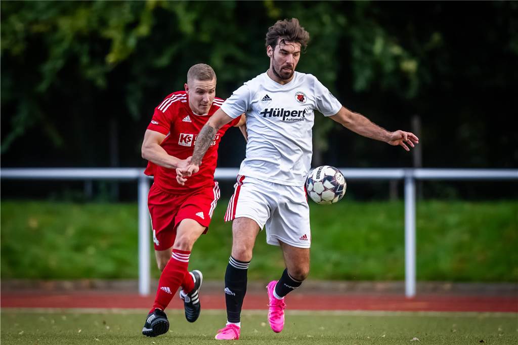 Der TuS Eichlinghofen um Top-Knipser Aleksandar Djordjevic (r.) konnte die überragende Vor-Saison bisher nicht bestätigen.