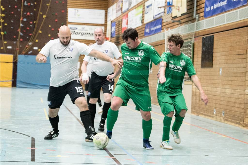 Der TuS Haltern am See hat sich erneut den Titel bei der Ü32-Hallenfußball-Stadtmeisterschaft geholt.