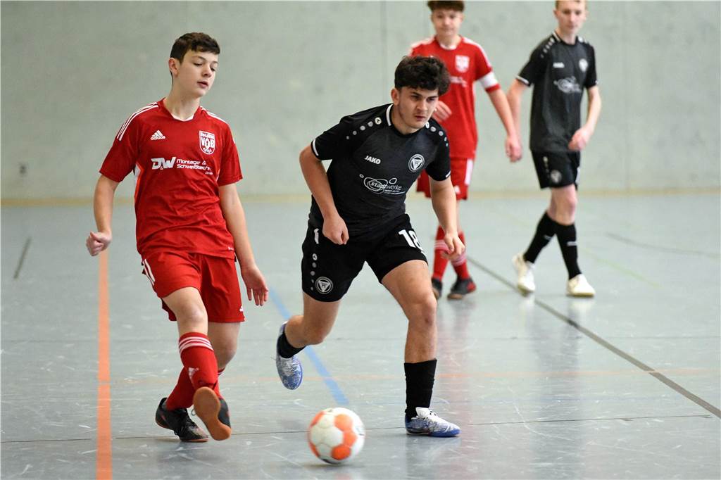 Ohne Gegentor zum Titel: U15 des VfB Waltrop ist Hallenkreismeister Jugendfußballer bei einem Hallenturnier.