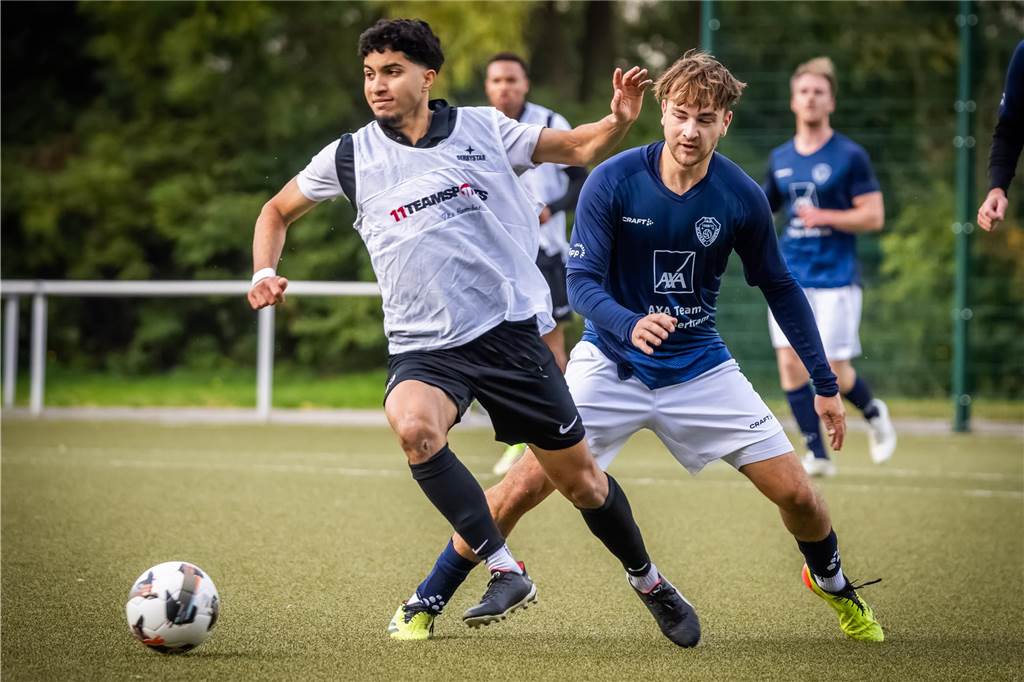 TuS Hannibal schmeißt Andreas Venezia raus: Interimstrainer steht fest Der TuS Hannibal hat am Sonntag mit 1:3 gegen den TuS Harpen (blaues Trikot) verloren.