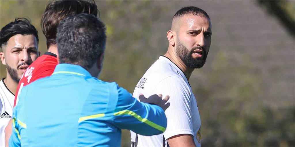 TuS Hannibal verliert gegen den FC Roj – Bezirksliga-Topspiel in voller Länge im Video Der TuS Hannibal um Kapitän Ibrahim Berro (r.) empfängt am Sonntag den FC Roj zum Spitzenspiel.