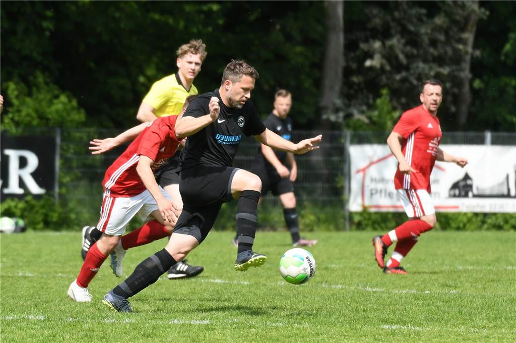 Der TuS Henrichenburg ging gegen Kreisliga-B-Spitzenreiter SSC Recklinghausen mit 1:0 in Führung, verlor aber am Ende mit 1:3 (1:1).