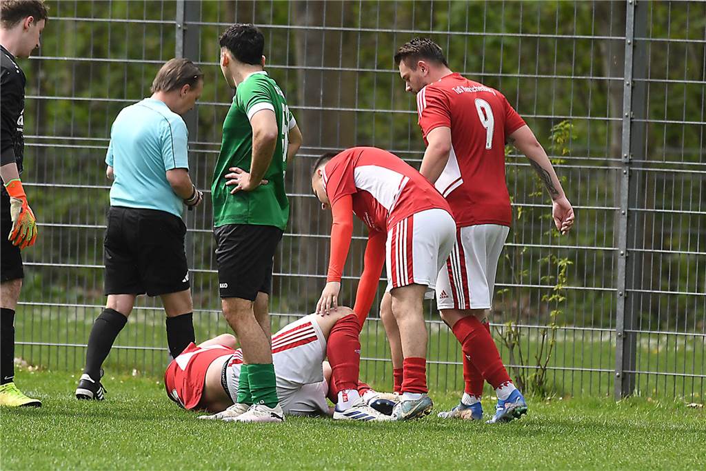 Der TuS Henrichenburg II (rote Trikots) setzte sich in der Kreisliga C4 mit 6:3 gegen den SSC Recklinghausen III durch.