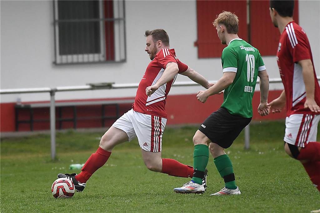 Der TuS Henrichenburg II (rote Trikots) setzte sich in der Kreisliga C4 mit 6:3 gegen den SSC Recklinghausen III durch.
