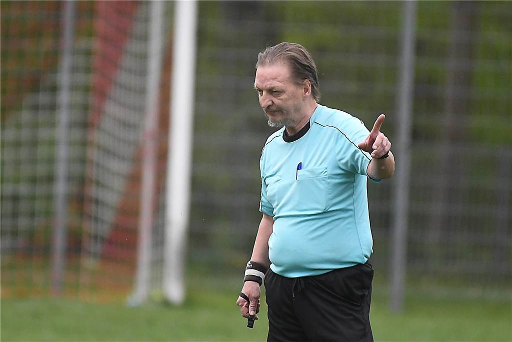 Der TuS Henrichenburg II (rote Trikots) setzte sich in der Kreisliga C4 mit 6:3 gegen den SSC Recklinghausen III durch.