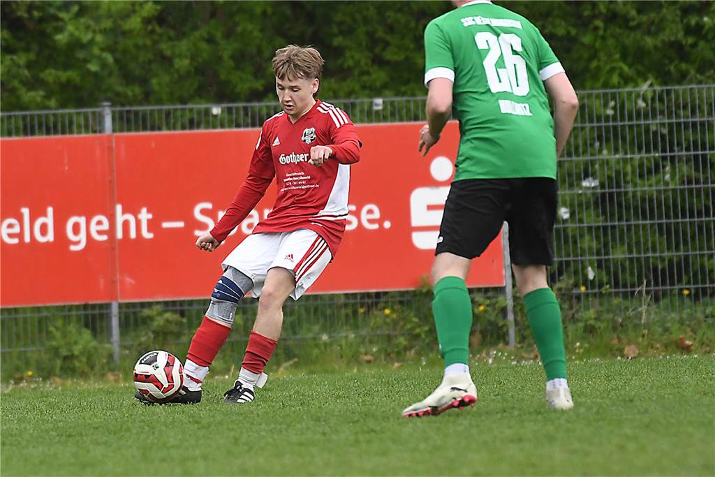 Der TuS Henrichenburg II (rote Trikots) setzte sich in der Kreisliga C4 mit 6:3 gegen den SSC Recklinghausen III durch.