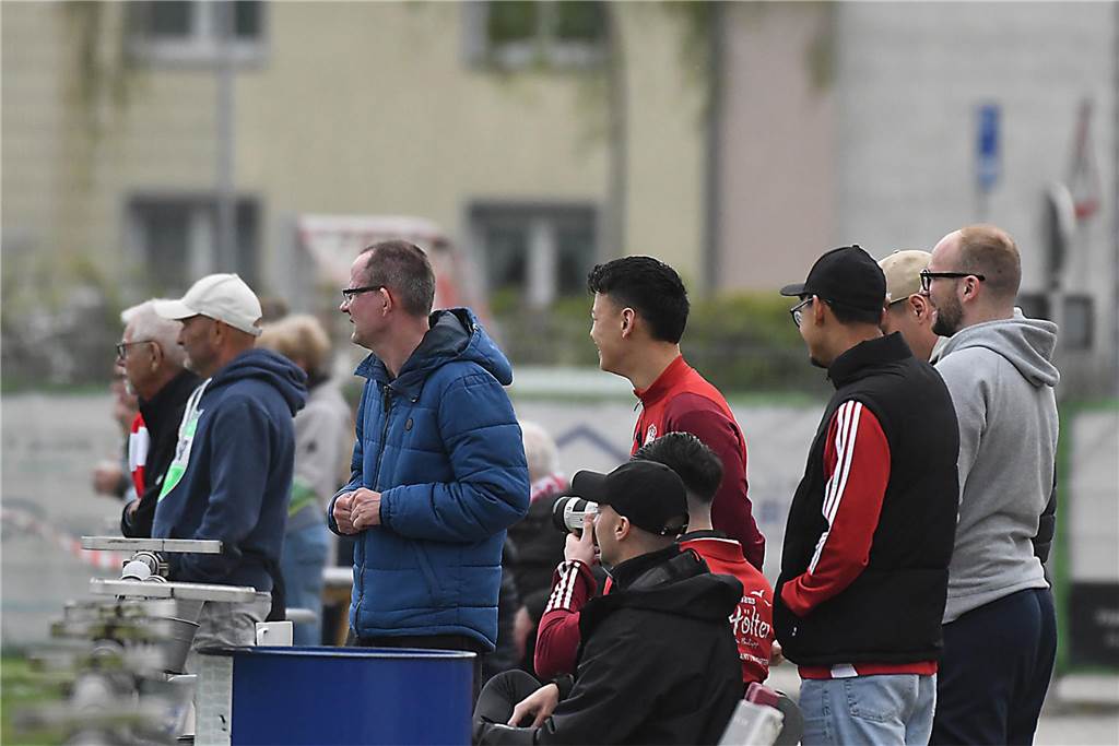 Der TuS Henrichenburg II (rote Trikots) setzte sich in der Kreisliga C4 mit 6:3 gegen den SSC Recklinghausen III durch.