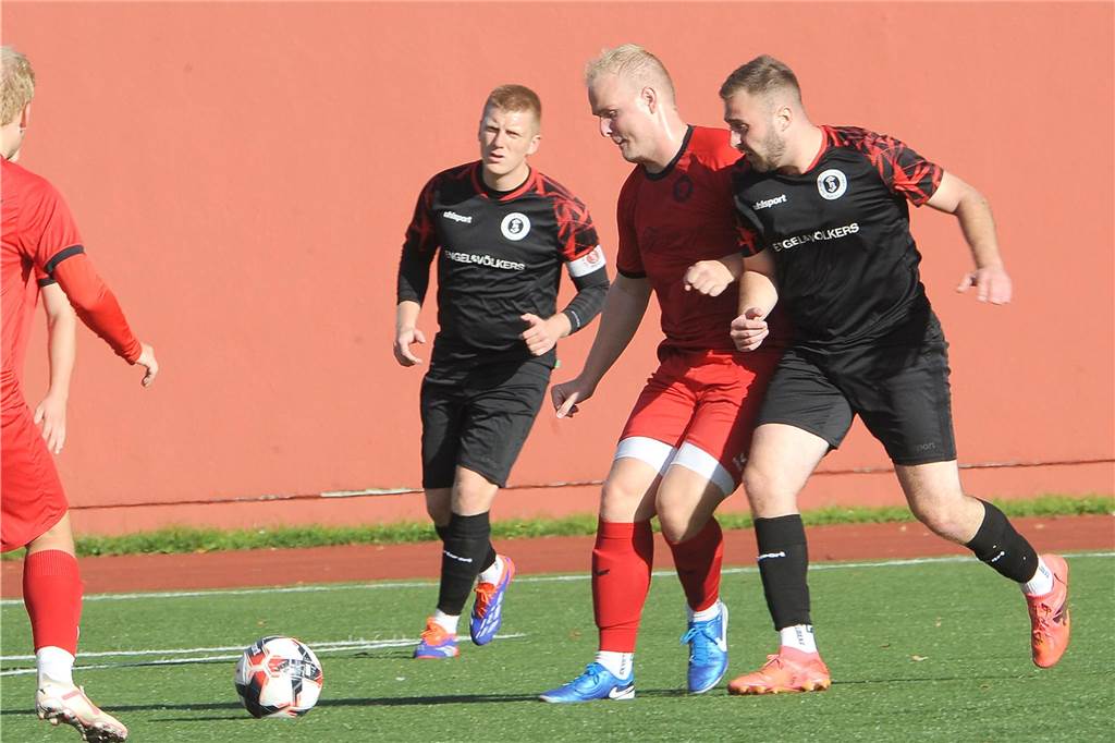 95 Fotos zum Durchklicken: Die besten Bilder vom vergangenen Schwerter Fußball-Sonntag Der TuS Holzen-Sommerberg hat gegen den SC Husen-Kurl mit 2:0 gewonnen.