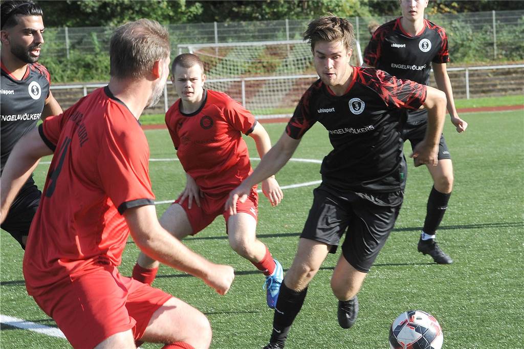 Der TuS Holzen-Sommerberg hat gegen den SC Husen-Kurl mit 2:0 gewonnen.