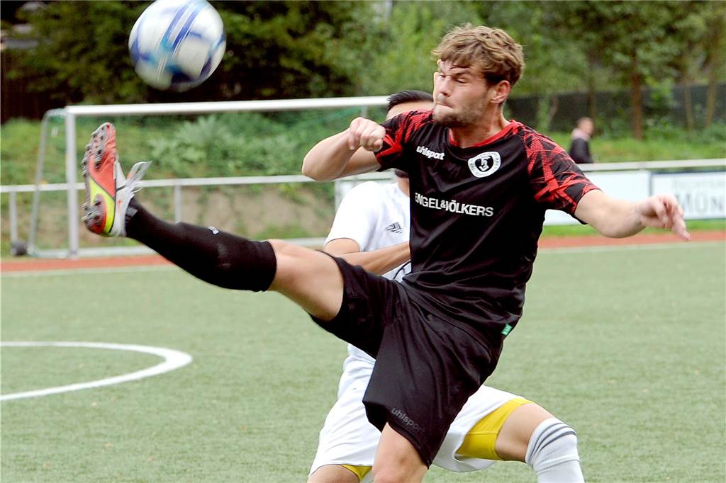 Der TuS Holzen-Sommerberg hat sich mit einem 1:1-Unentschieden vom Hörder SC getrennt.