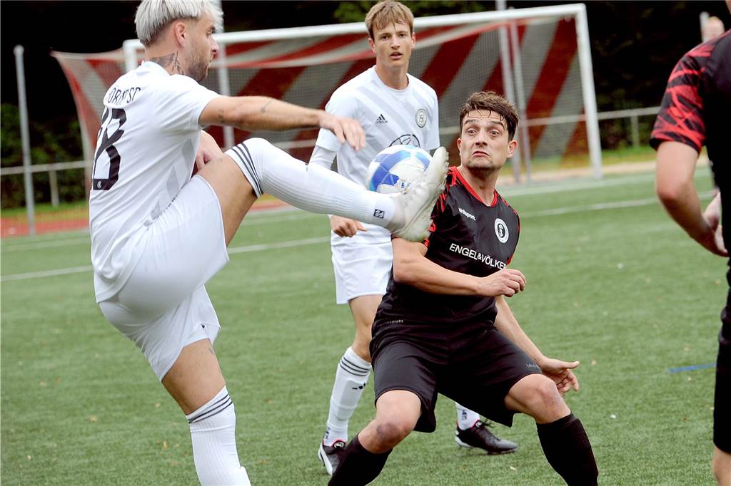 Der TuS Holzen-Sommerberg hat sich mit einem 1:1-Unentschieden vom Hörder SC getrennt.