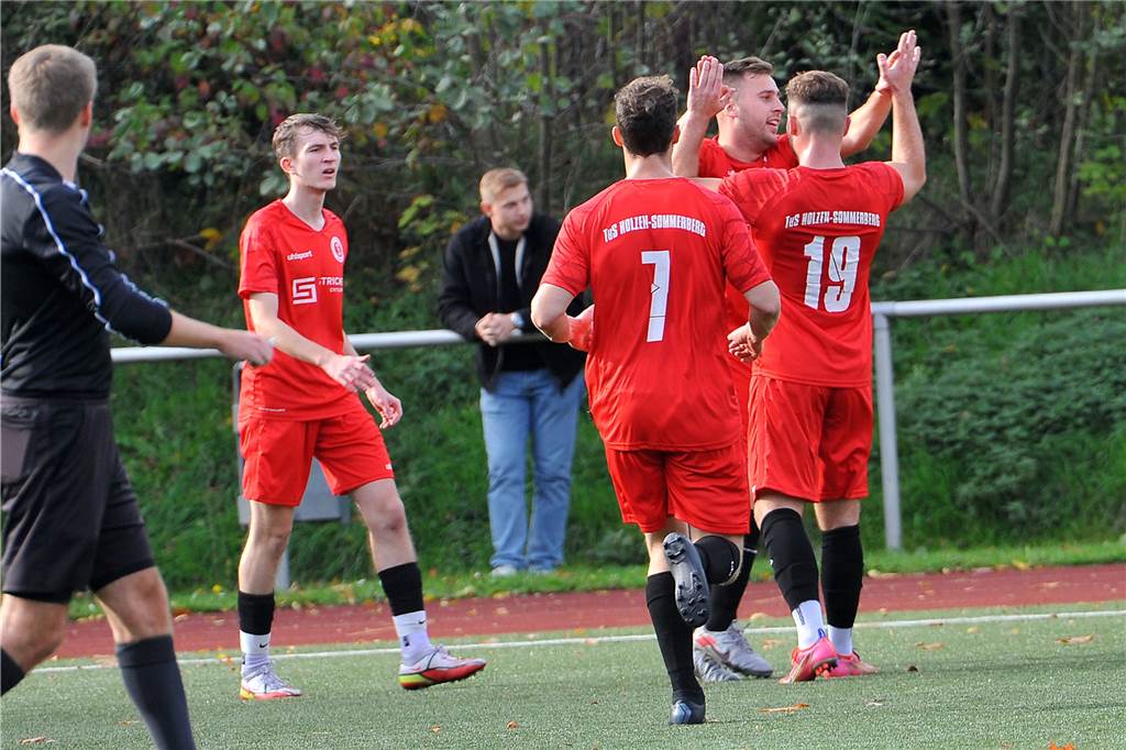 der TuS Holzen-Sommerberg hat sich vom VfR Sölde II mit einem 2:2-Unentschieden getrennt.