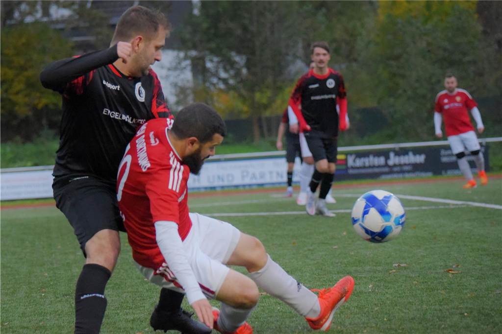 Landesliga-Kellerduell, zwei Derbys und mehr : Drittletzter Spieltag vor der Winterpause Der TuS Holzen-Sommerberg, hier gegen den MSV Dortmund, hat am Sonntag (12. November) erneut Heimrecht.