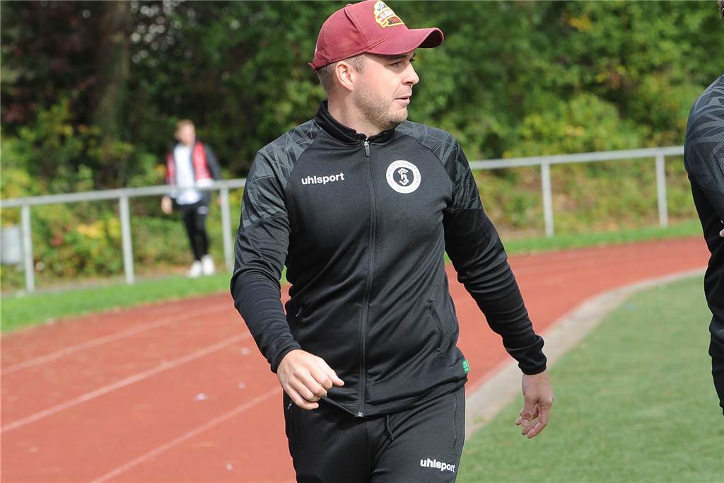 Der TuS Holzen-Sommerberg II hat gegen den VfB Westhofen II mit 3:0 gewonnen.