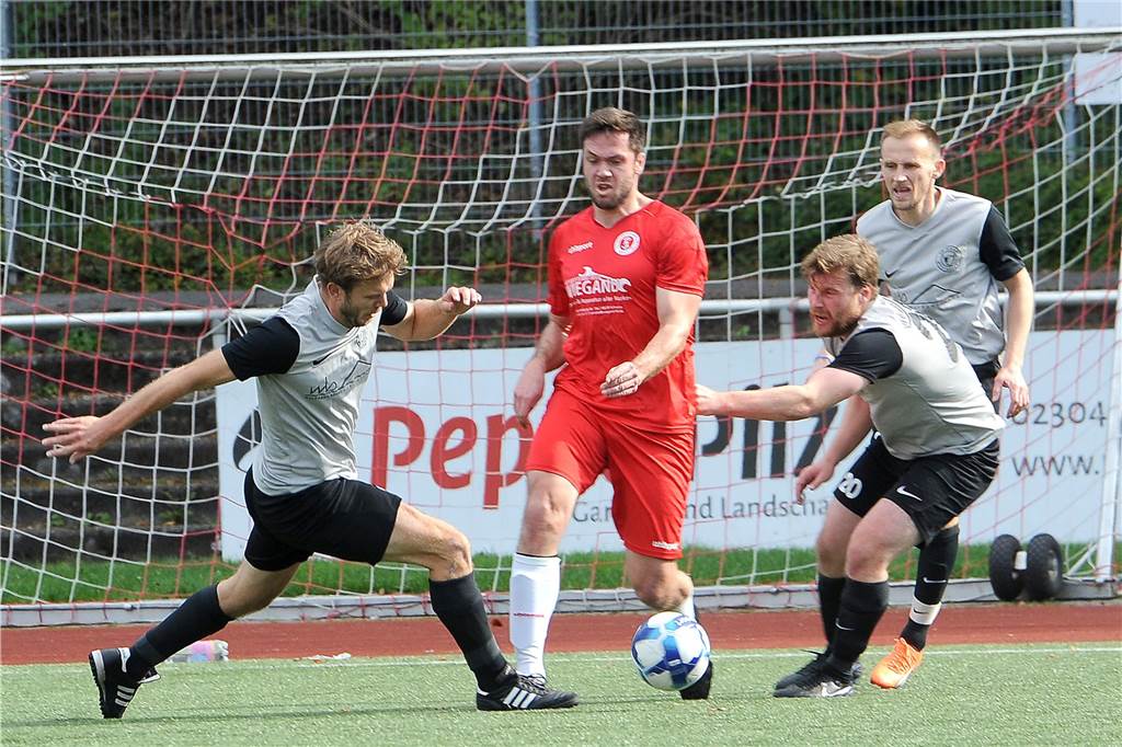 Der TuS Holzen-Sommerberg II hat gegen den VfB Westhofen II mit 3:0 gewonnen.