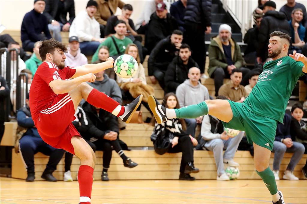 Dortmunder Hallenfußballstadtmeisterschaft 2022: Im Dortmunder Westen entsteht neue Hallen-Macht Der TuS Kruckel musste gegen die Westfalenligisten FC Brünninghausen und BSV Schüren (Foto) ran.