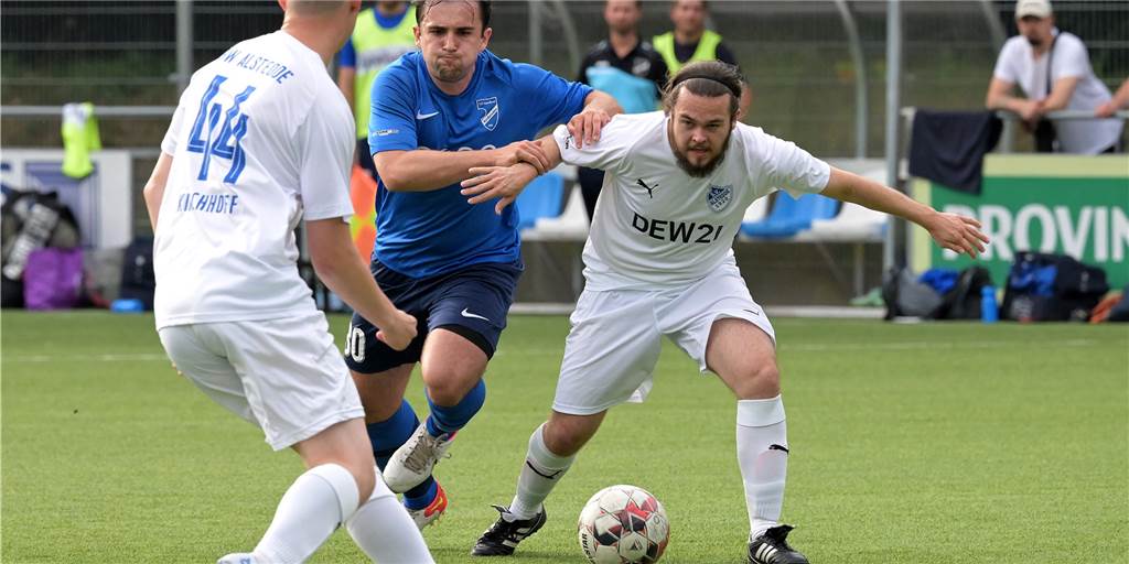 Alles noch offen beim Aurubis-Cup: Erster Tag endet mit Unentschieden Der TuS Niederaden mit Tobias Müller (l.) und BW Alstedde mit Phillip Schulz trennten sich 1:1.