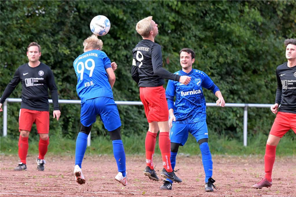 Der TuS Niederaden verlor das erste Spiel auf Asche gegen den TuS Hemmerde.