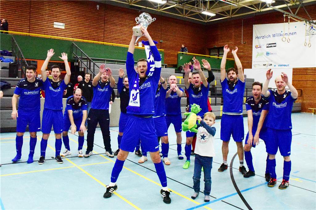 TuS Sythen schnappt sich den Ü40-Titel in der Halle: Ein Team muss am Ende ohne Wechsel auskommen Der TuS Sythen hat sich den Ü40-Titel in der Halle geschnappt.