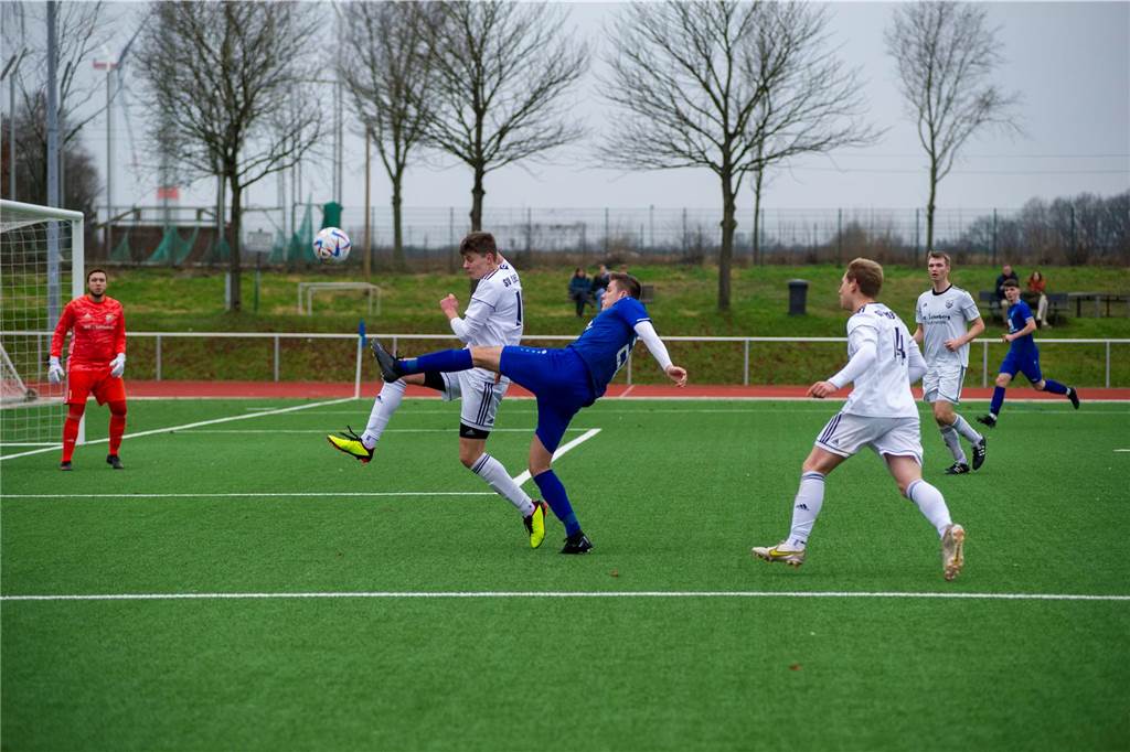 Der TuS Sythen musste sich dem neuen A1-Tabellenführer SV Lembeck mit 1:3 geschlagen geben.