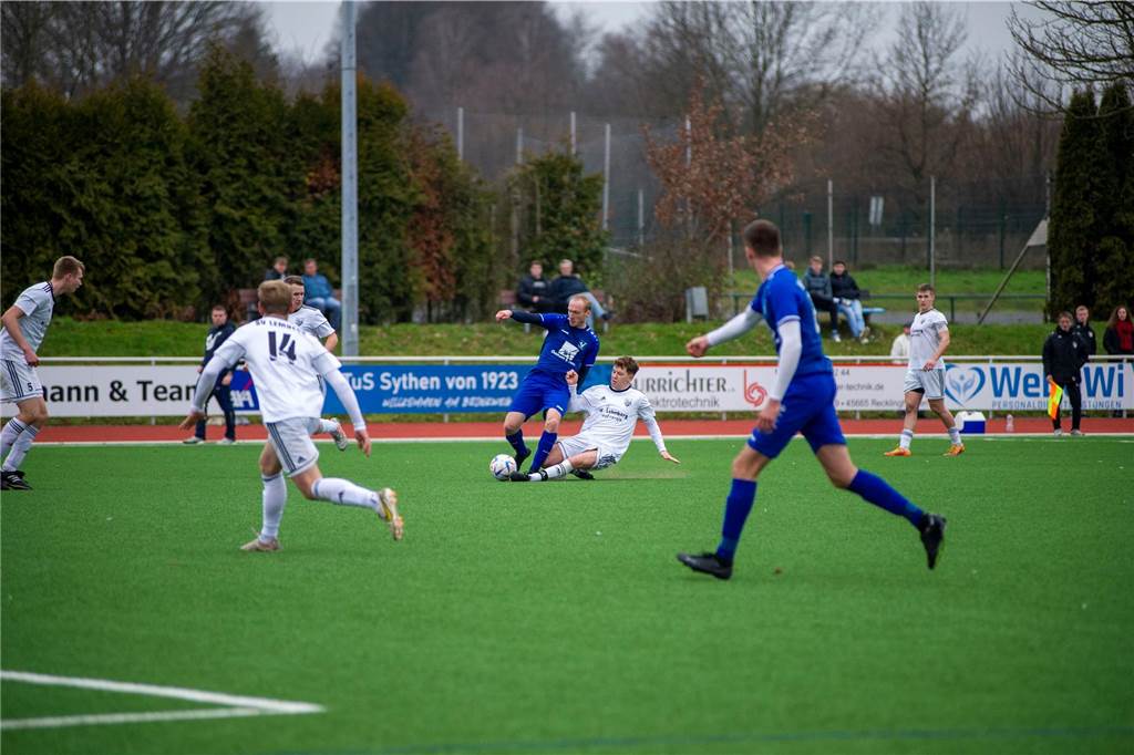 Der TuS Sythen musste sich dem neuen A1-Tabellenführer SV Lembeck mit 1:3 geschlagen geben.
