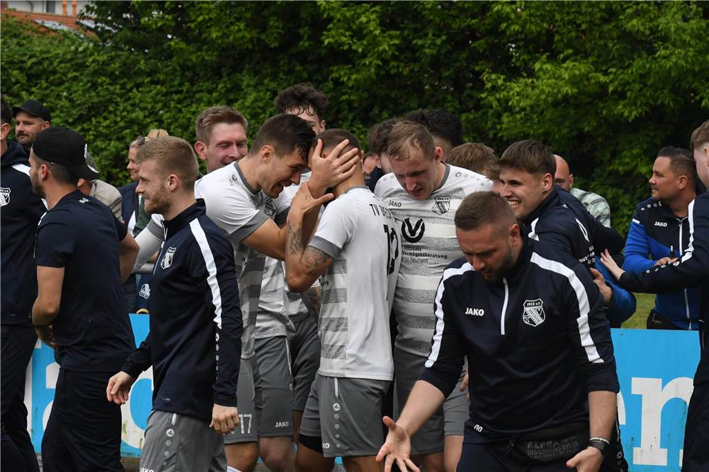 Der TV Brechten machte am Sonntag den Durchmarsch von der Kreisliga B in die Bezirksliga perfekt – mit einem Sieg beim VfB Lünen.