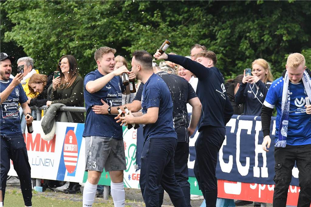 Der TV Brechten machte am Sonntag den Durchmarsch von der Kreisliga B in die Bezirksliga perfekt – mit einem Sieg beim VfB Lünen.