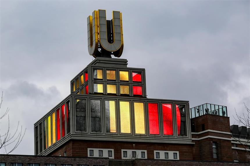 Solidarität mit Belgien, aber nicht mit der Türkei - ist das so? Der U-Turm als Belgier: Das Dortmunder Wahrzeichen leuchtete am Dienstagnachmittag in den belgischen Nationalfarben schwarz-gold-rot.