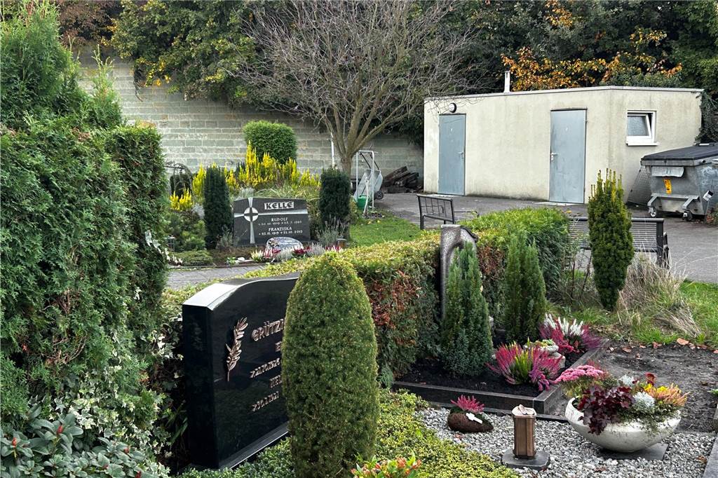Obdachloser haust auf Friedhofstoilette in Haltern Der Übernachtungsplatz des Obdachlosen: Das Toilettenhäuschen auf dem Friedhof in Haltern.