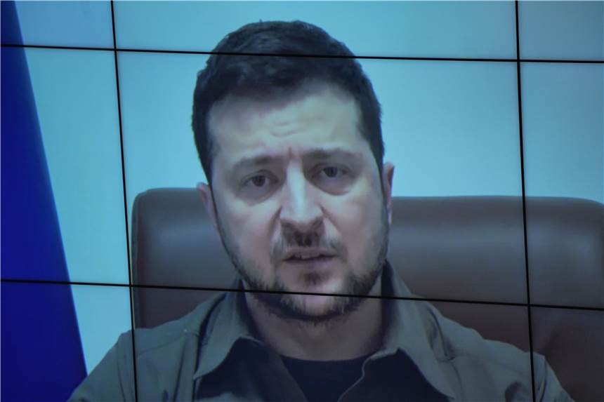 Die Rede des ukrainischen Präsidenten im Bundestag: „In Europa wird ein Volk vernichtet“ Der ukrainische Präsident Wolodymyr Selenskyj spricht auf einer Videoleinwand im Bundestag.