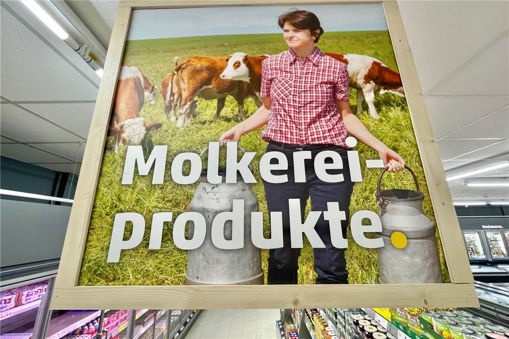 Erste Eindrücke aus dem „neuesten Penny-Markt der Welt“ Der umgebaute Penny-Markt im Dortmunder Süden eröffnet am Dienstag (17.8.). Die Kunden können sich dann ein Bild von der neuen Optik machen.
