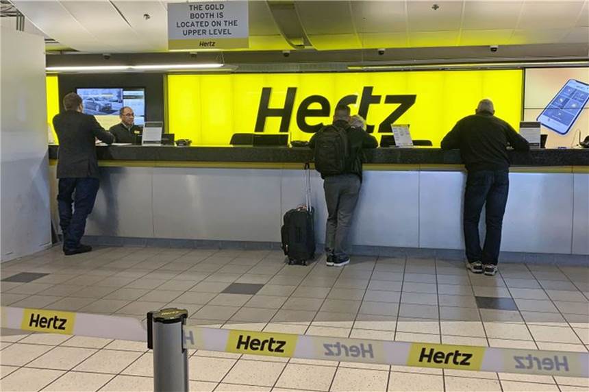 Milliardendeal: Autovermieter Hertz bestellt 100.000 Teslas Der US-Autovermieter Hertz steckt mit einer Großbestellung bei Tesla Milliarden in den Ausbau seiner Elektro-Autoflotte.