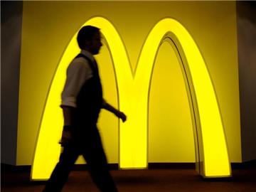 Der US-Fastfood-Konzern McDonald's gerät immer heftiger unter Druck. Foto: Angelika Warmuth