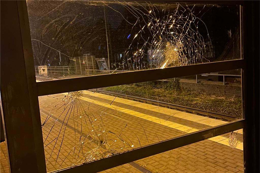 Vandalismus mit hohem Schaden: Unbekannte wüten am Bahnhof Preußen Der Vandalismus geschah in der Nacht zum 9. Juni (Mittwoch).