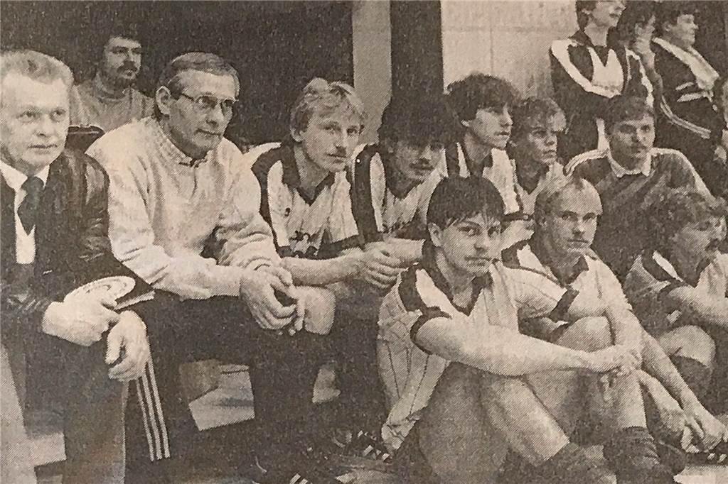 Fußball-Hallenstadtmeisterschaft 1983-1985: Der FC Frohlinde holt zweimal den Pokal Der Verbandsligist Spvg Schwerin schied im Jahr 1984 bereits in der Vorrunde aus.