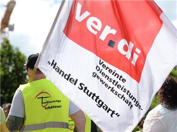 Der Verdi-Vorsitzende Frank Bsirske beklagt eine "dramatische Tarifflucht" im Einzelhandel. Foto: Khang Nguyen/Archiv