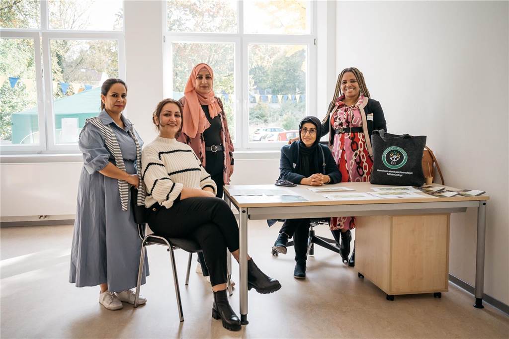 Der Verein „Engagement für Integration“ gibt am Begegnungszentrum Merklinde Grundschülerinnen und Grundschülern Nachhilfe und organisiert ein Sprachcafé für Frauen.