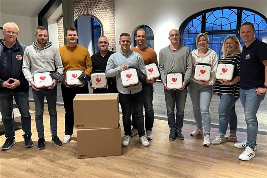„Lüner helfen Lünern“ kauft acht Defibrillatoren für Mobile Retter Mobile Retter mit Defibrillatoren
