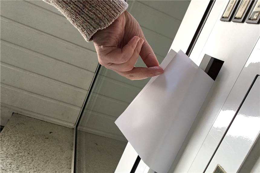 Coronakrise in Selm: Stadt und Schicksalshelfer organisieren Hilfsaktion Der Verein Schicksalshelfer verteilt Zettel in ganz Selm. Darauf zu lesen ist das Angebot der Nachbarschaftshilfe in Zeiten von Corona.
